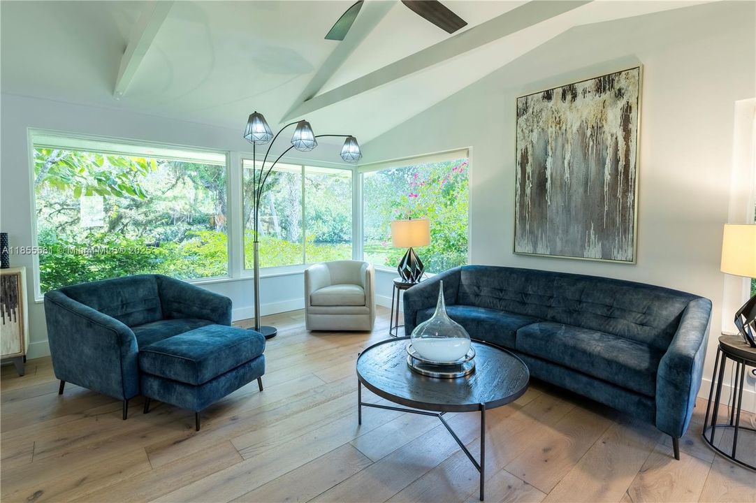 待售: $1,353,750 (5 贝兹, 3 浴室, 2422 平方英尺)