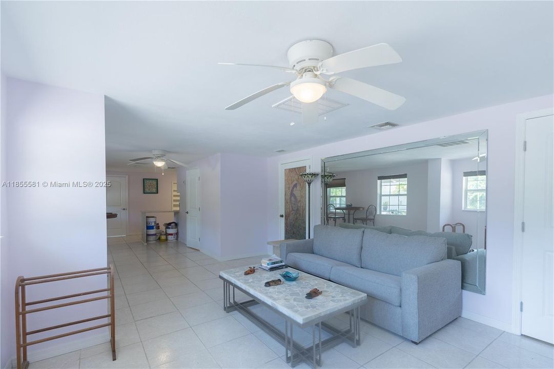 待售: $1,353,750 (5 贝兹, 3 浴室, 2422 平方英尺)