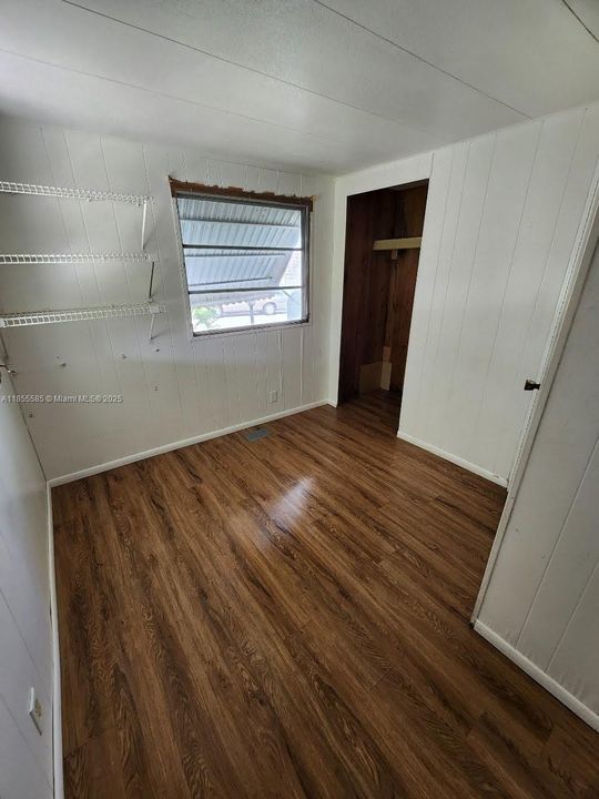 合同活跃: $2,100 (3 贝兹, 2 浴室, 804 平方英尺)