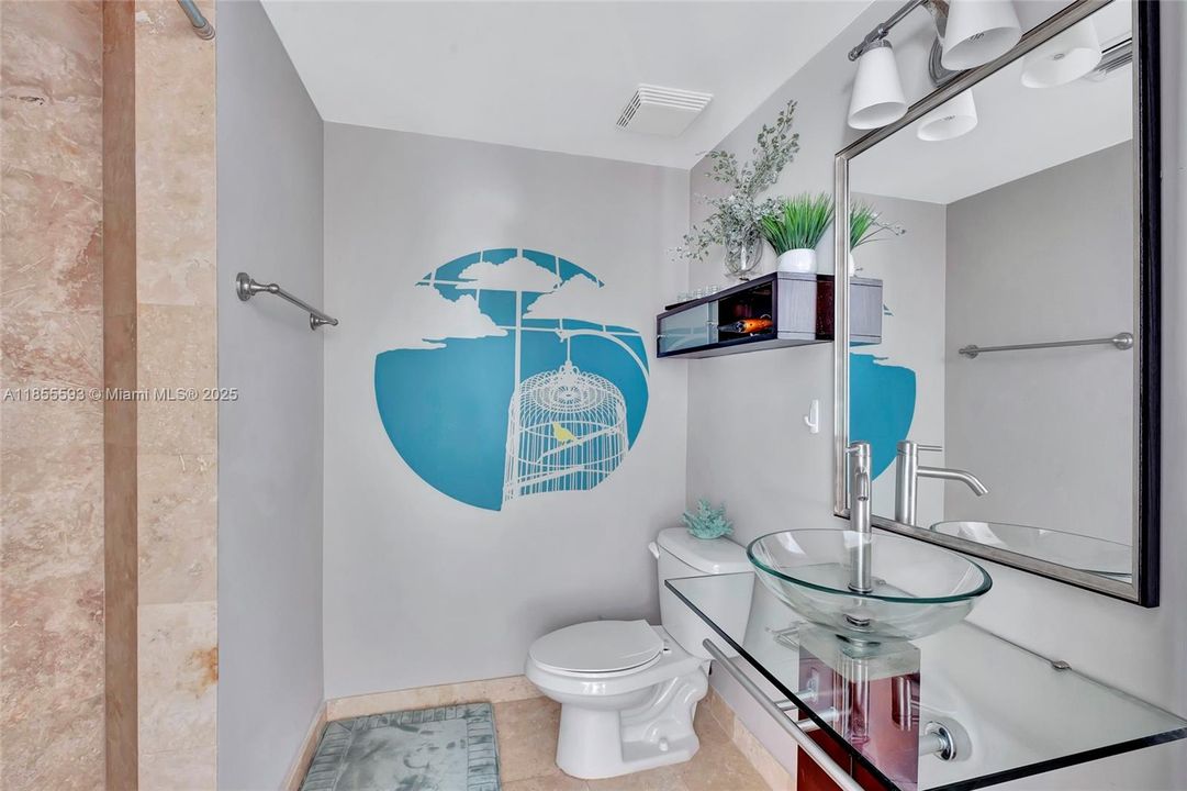 For Sale: $549,900 (2 beds, 2 baths, 1075 Square Feet)