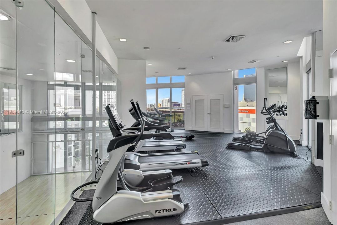 For Sale: $549,900 (2 beds, 2 baths, 1075 Square Feet)