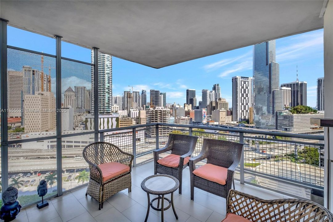 For Sale: $549,900 (2 beds, 2 baths, 1075 Square Feet)