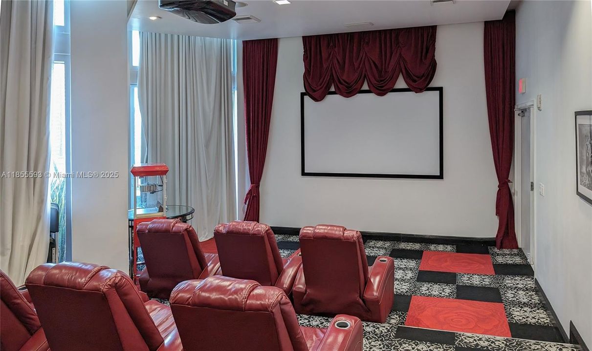 For Sale: $549,900 (2 beds, 2 baths, 1075 Square Feet)