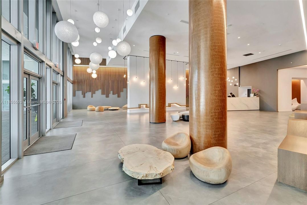 For Sale: $549,900 (2 beds, 2 baths, 1075 Square Feet)