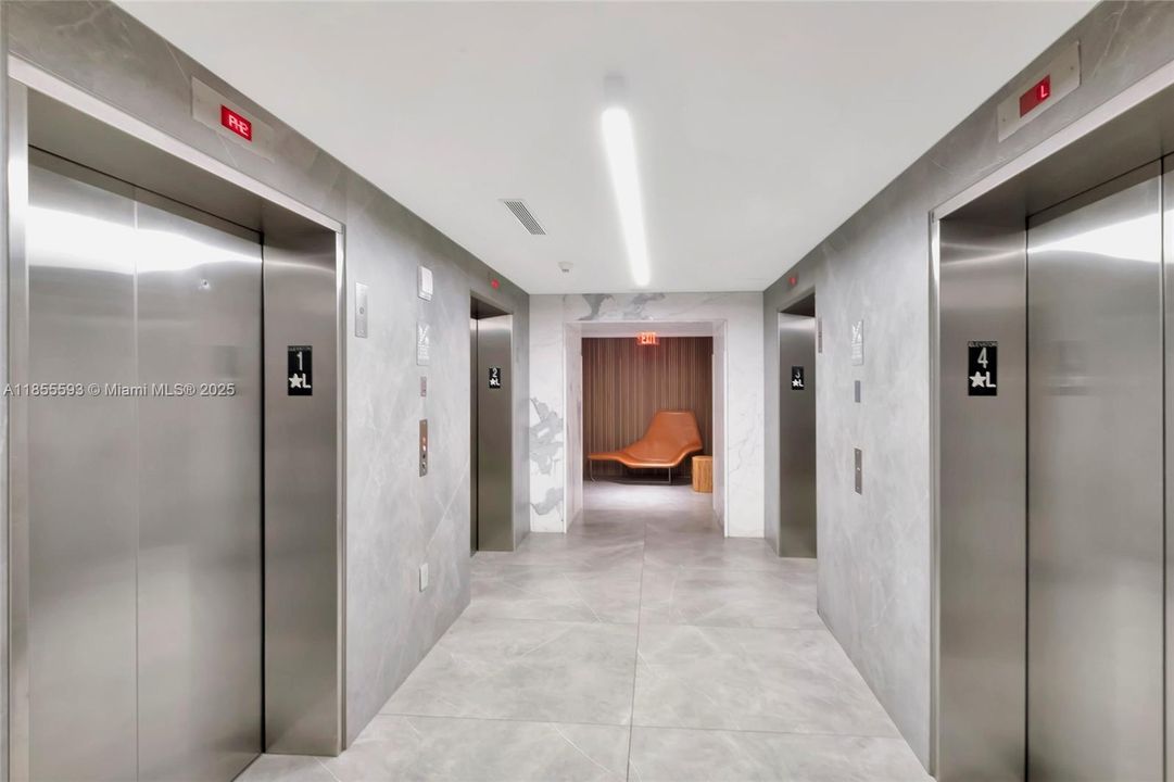 For Sale: $549,900 (2 beds, 2 baths, 1075 Square Feet)