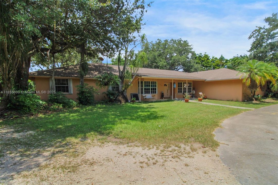 Недавно продано: $895,000 (4 спален, 2 ванн, 2921 Квадратных фут)