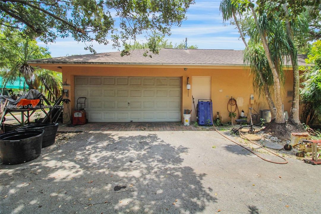 Недавно продано: $895,000 (4 спален, 2 ванн, 2921 Квадратных фут)