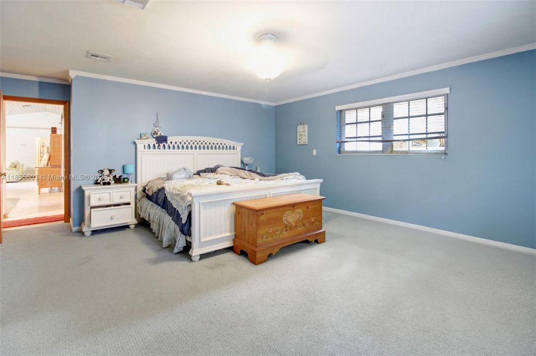 Недавно продано: $895,000 (4 спален, 2 ванн, 2921 Квадратных фут)