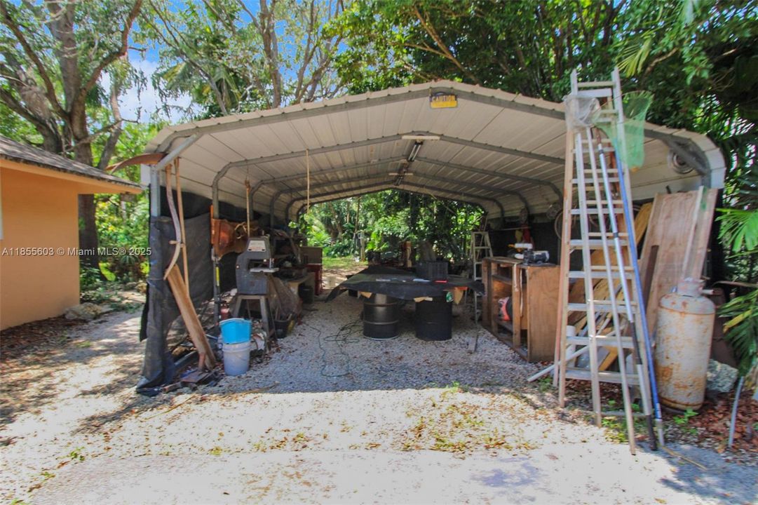 Недавно продано: $895,000 (4 спален, 2 ванн, 2921 Квадратных фут)