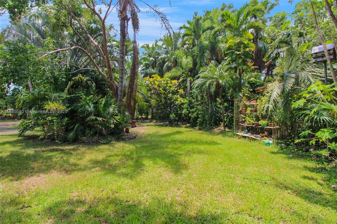 Недавно продано: $895,000 (4 спален, 2 ванн, 2921 Квадратных фут)