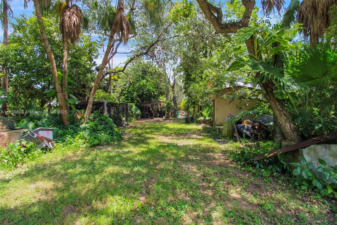 Недавно продано: $895,000 (4 спален, 2 ванн, 2921 Квадратных фут)