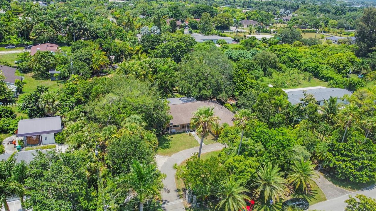 Недавно продано: $895,000 (4 спален, 2 ванн, 2921 Квадратных фут)