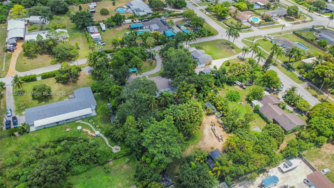 Недавно продано: $895,000 (4 спален, 2 ванн, 2921 Квадратных фут)