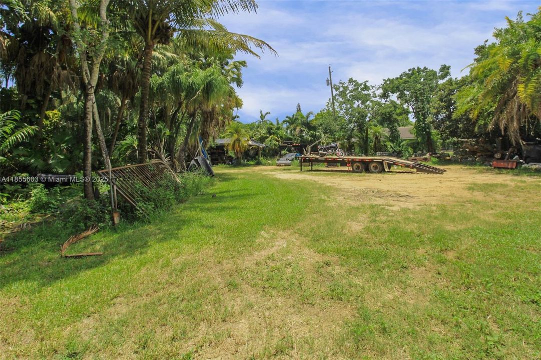 Недавно продано: $895,000 (4 спален, 2 ванн, 2921 Квадратных фут)