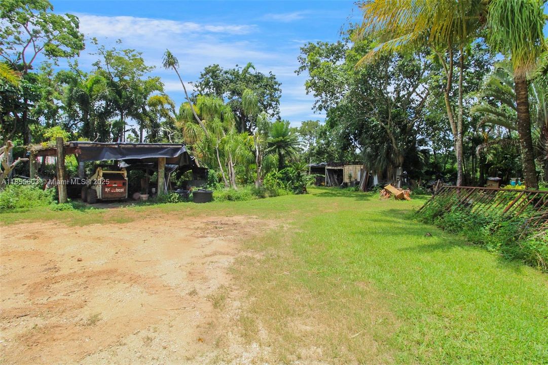 Недавно продано: $895,000 (4 спален, 2 ванн, 2921 Квадратных фут)