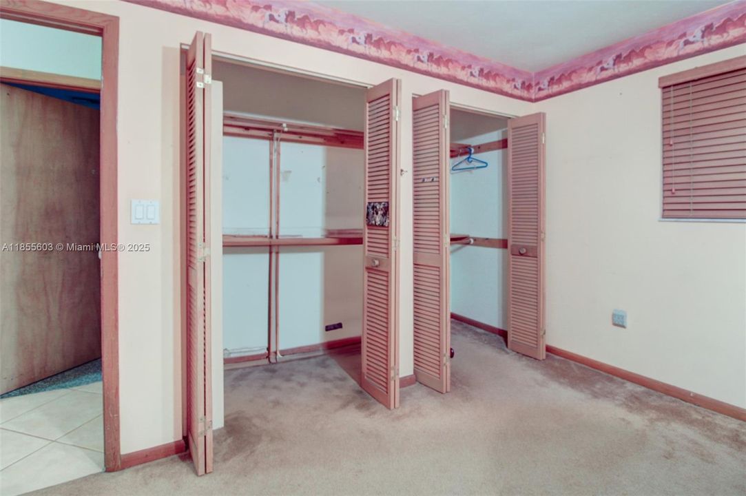 Недавно продано: $895,000 (4 спален, 2 ванн, 2921 Квадратных фут)