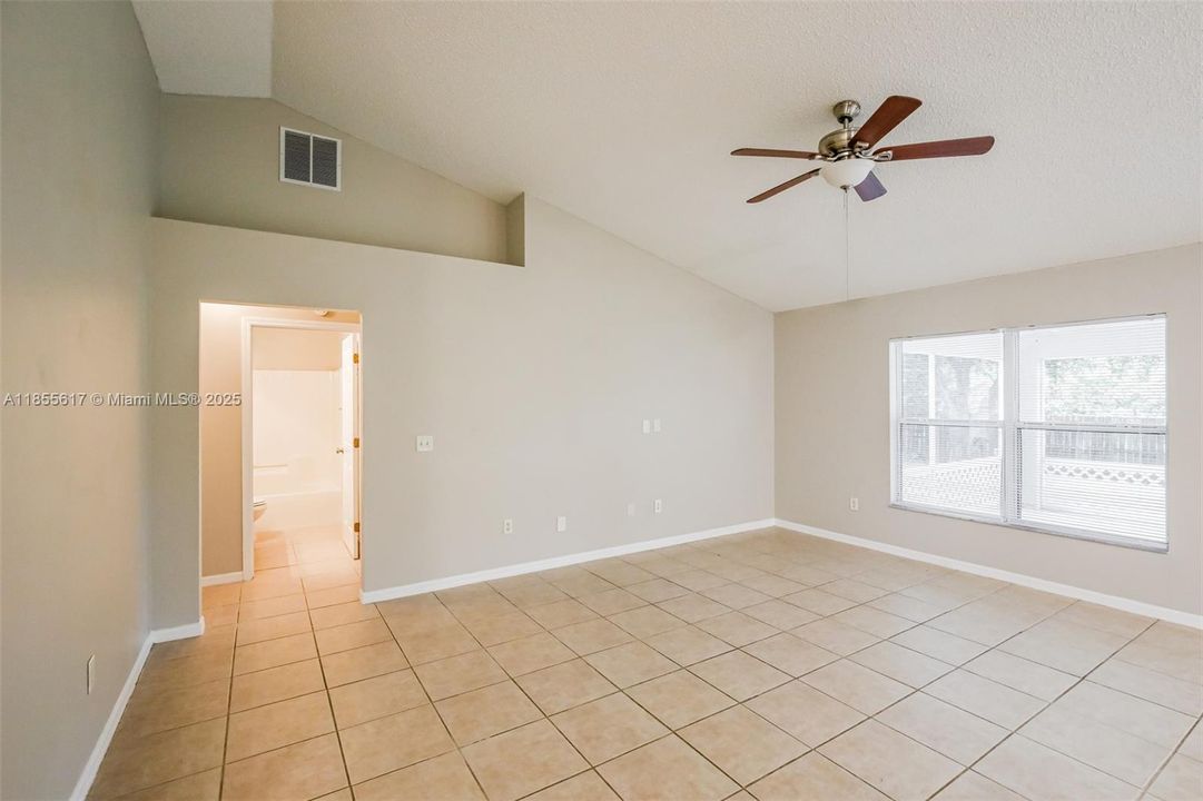 Недавно арендовано: $2,165 (4 спален, 2 ванн, 1767 Квадратных фут)