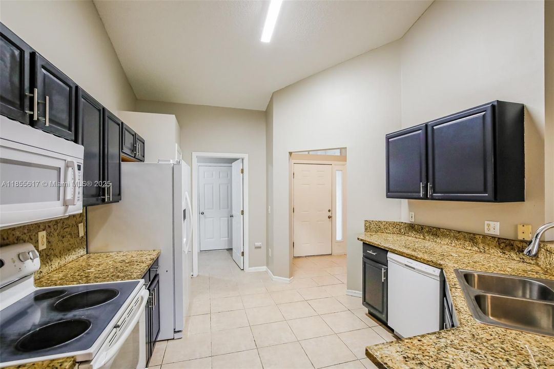 Недавно арендовано: $2,165 (4 спален, 2 ванн, 1767 Квадратных фут)