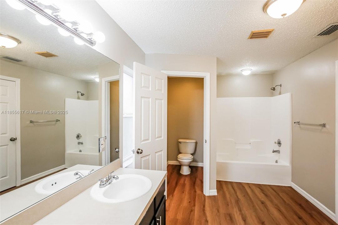 Недавно арендовано: $2,165 (4 спален, 2 ванн, 1767 Квадратных фут)