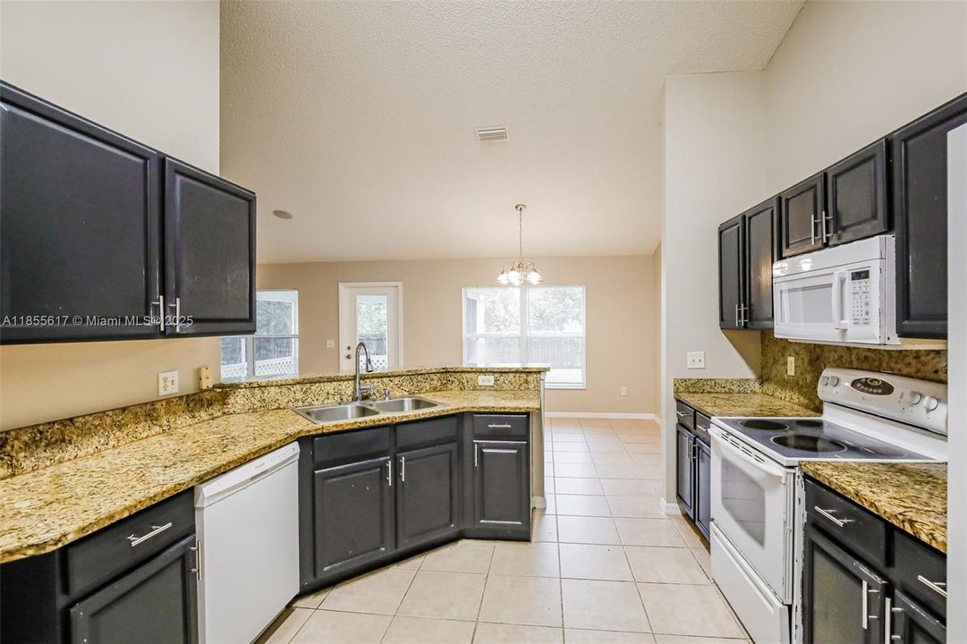 Недавно арендовано: $2,165 (4 спален, 2 ванн, 1767 Квадратных фут)