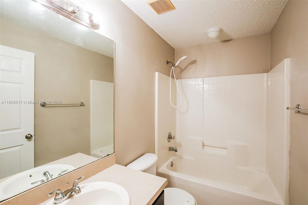 Недавно арендовано: $2,165 (4 спален, 2 ванн, 1767 Квадратных фут)