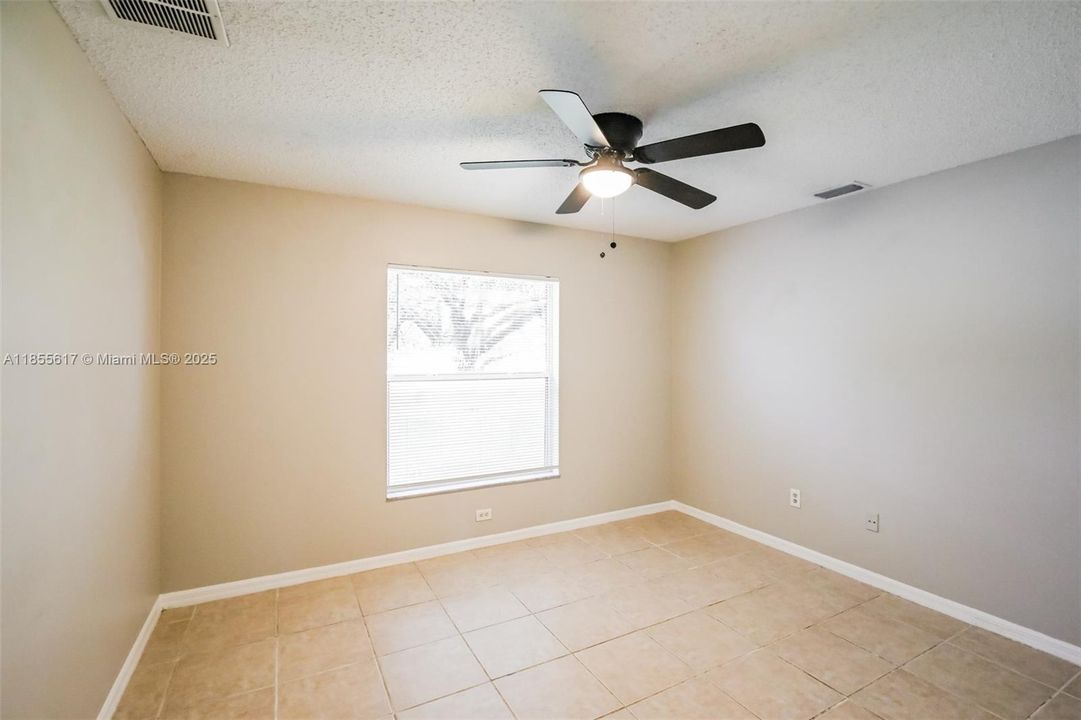 Недавно арендовано: $2,165 (4 спален, 2 ванн, 1767 Квадратных фут)