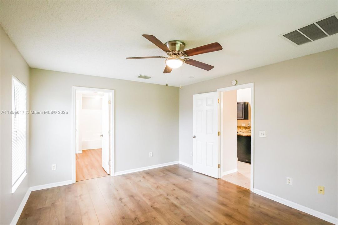 Недавно арендовано: $2,165 (4 спален, 2 ванн, 1767 Квадратных фут)