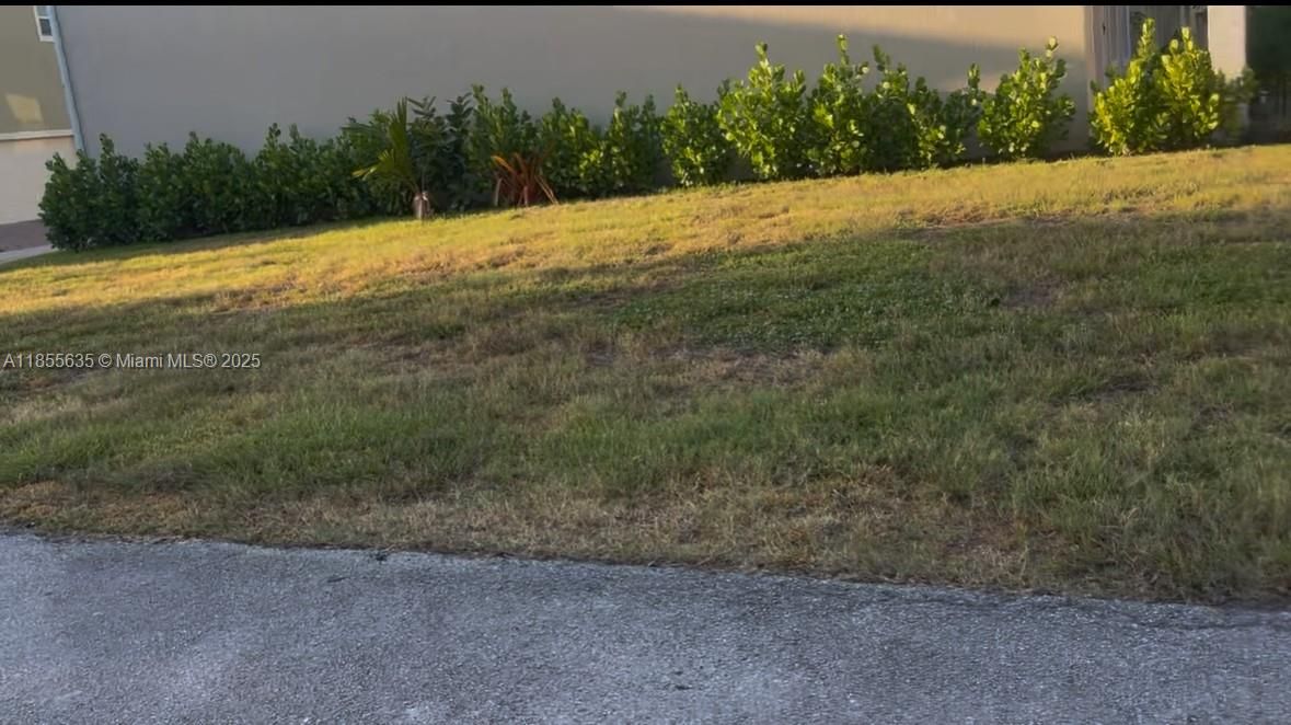 На продажу: $44,000 (0.06 acres)