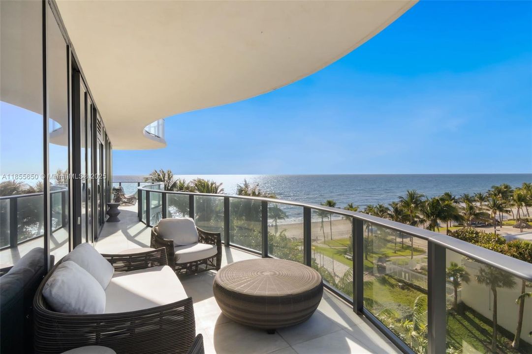 На продажу: $10,550,000 (4 спален, 5 ванн, 4992 Квадратных фут)