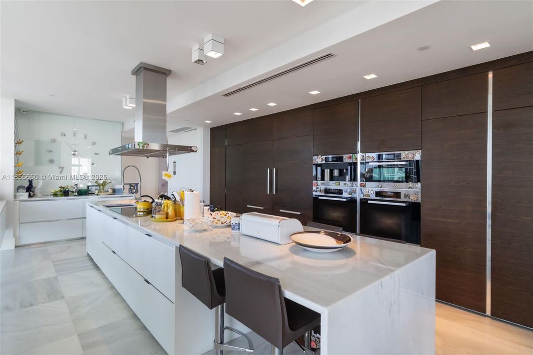 На продажу: $10,550,000 (4 спален, 5 ванн, 4992 Квадратных фут)