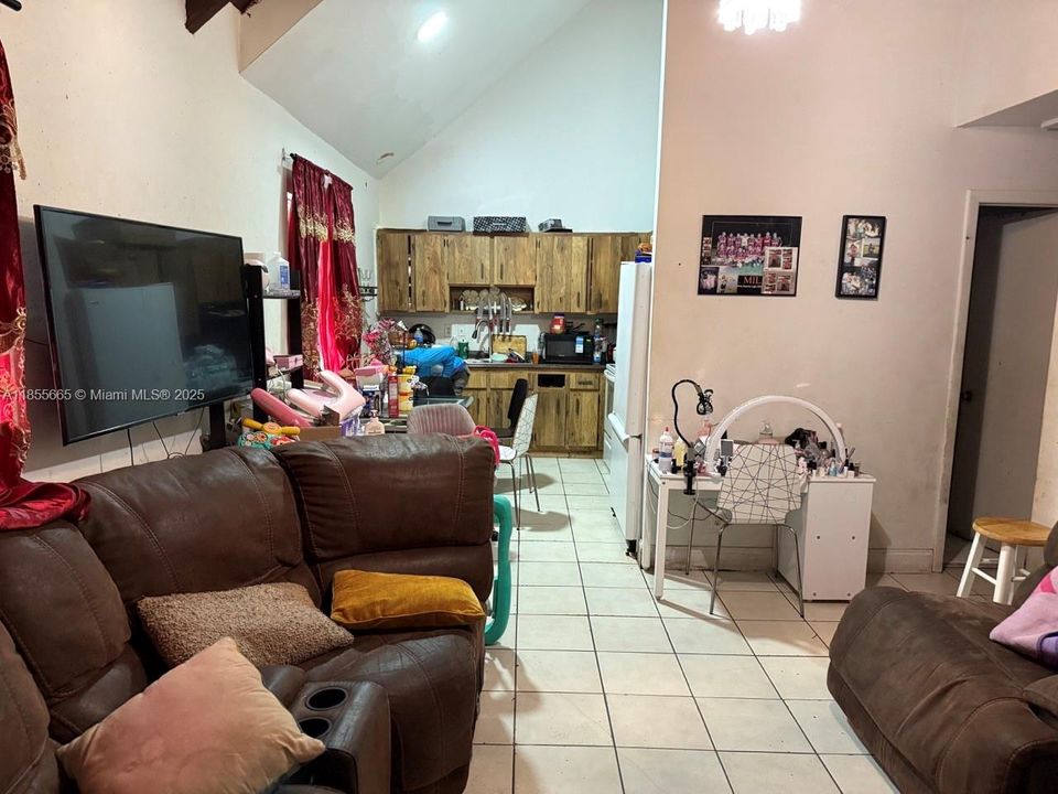 合同活跃: $699,900 (0 贝兹, 0 浴室, 3137 平方英尺)