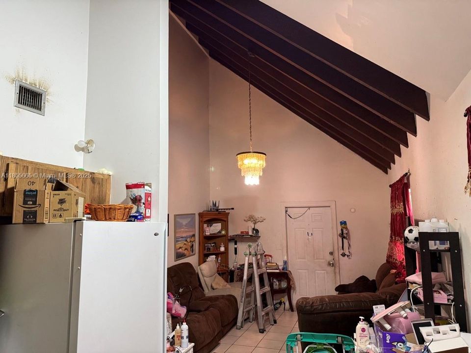 合同活跃: $699,900 (0 贝兹, 0 浴室, 3137 平方英尺)