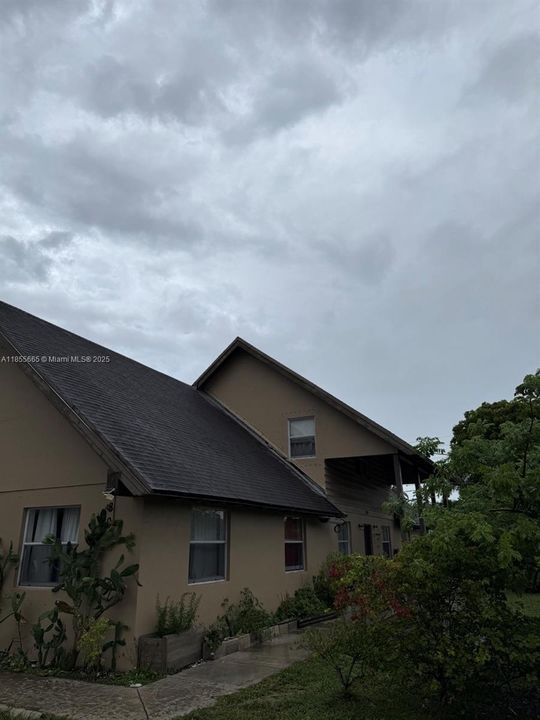 合同活跃: $699,900 (0 贝兹, 0 浴室, 3137 平方英尺)