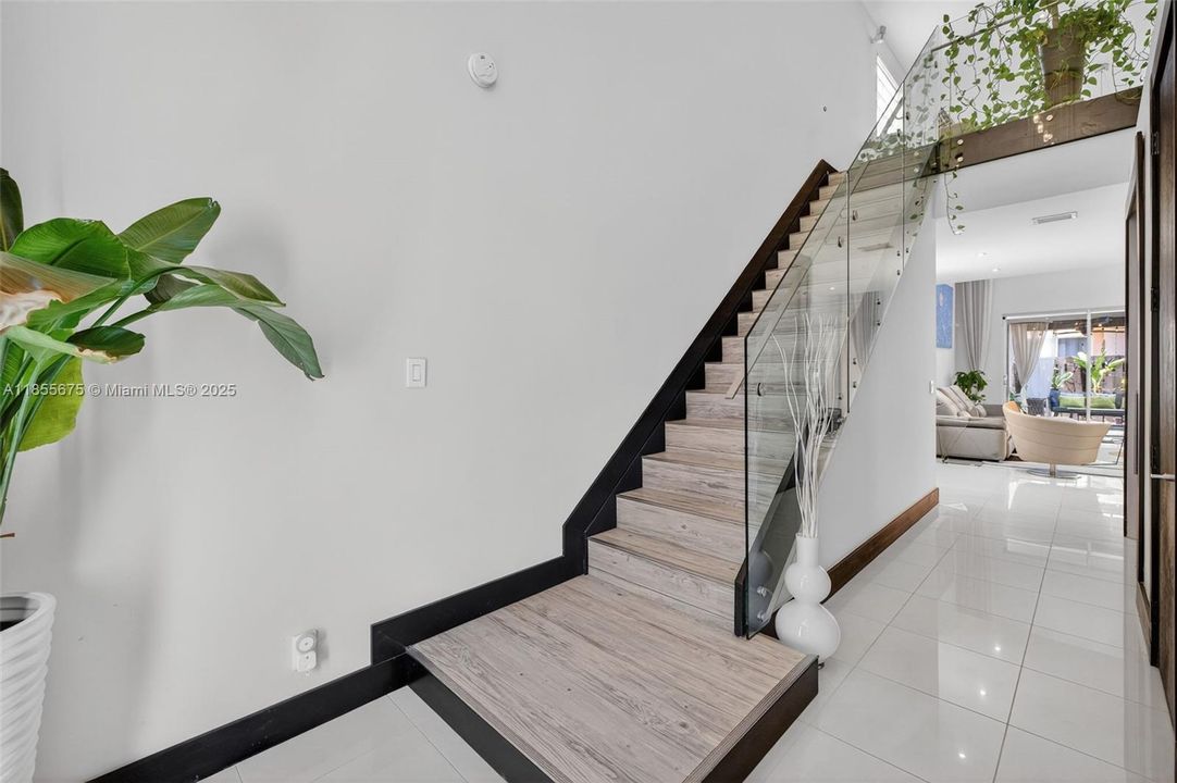 最近售出: $788,000 (2 贝兹, 2 浴室, 1976 平方英尺)