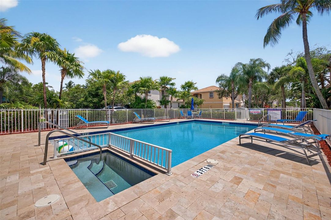 最近售出: $788,000 (2 贝兹, 2 浴室, 1976 平方英尺)