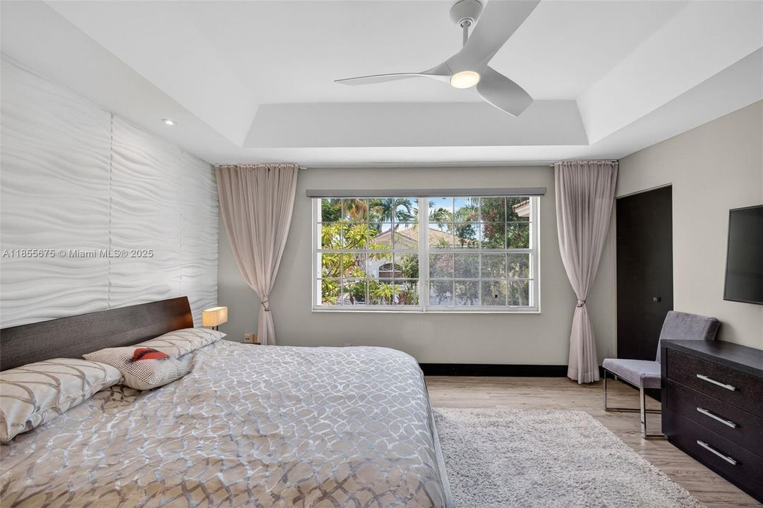 最近售出: $788,000 (2 贝兹, 2 浴室, 1976 平方英尺)