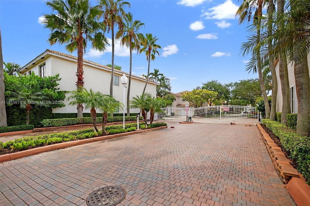 最近售出: $788,000 (2 贝兹, 2 浴室, 1976 平方英尺)