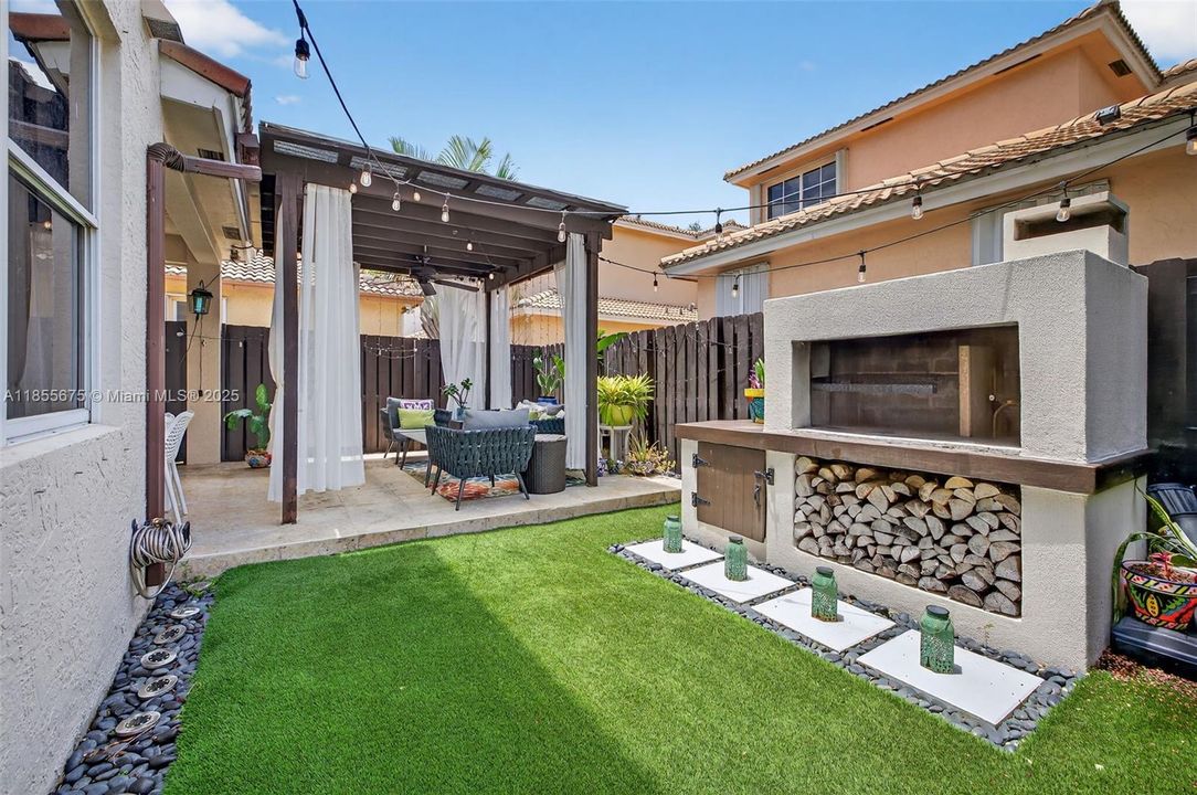 最近售出: $788,000 (2 贝兹, 2 浴室, 1976 平方英尺)