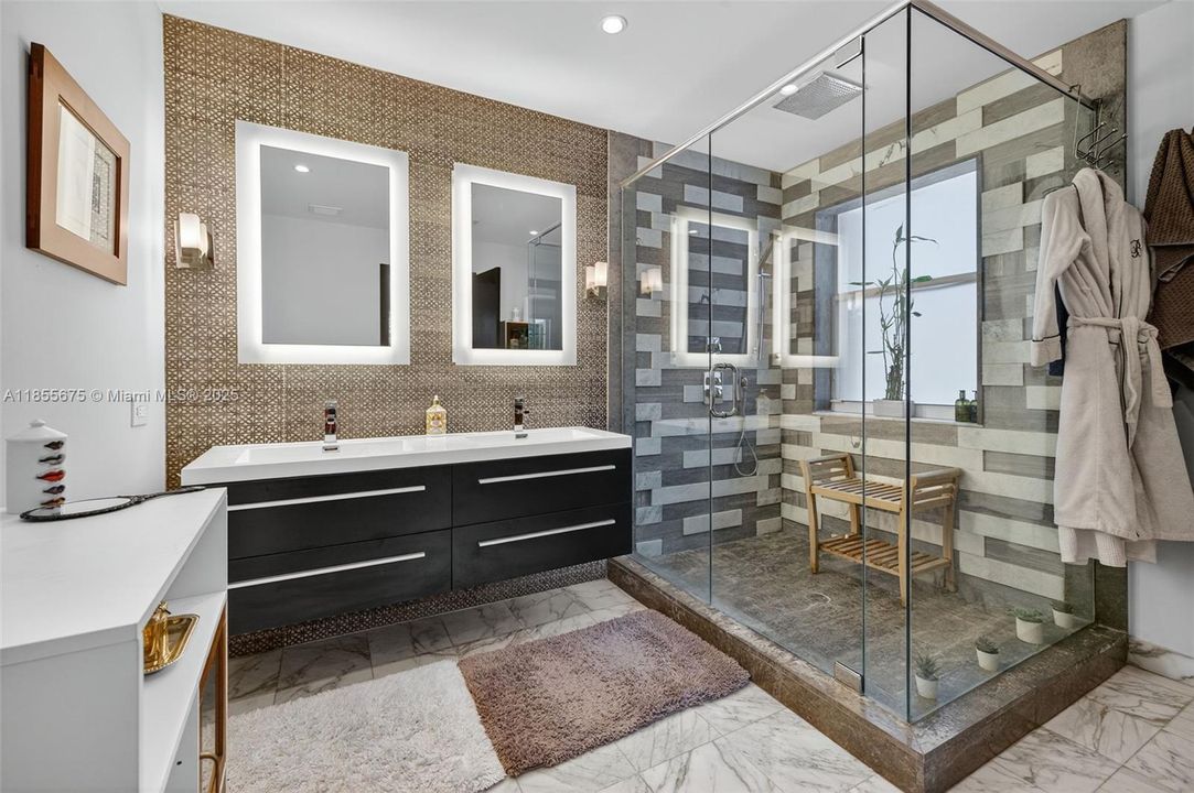 最近售出: $788,000 (2 贝兹, 2 浴室, 1976 平方英尺)