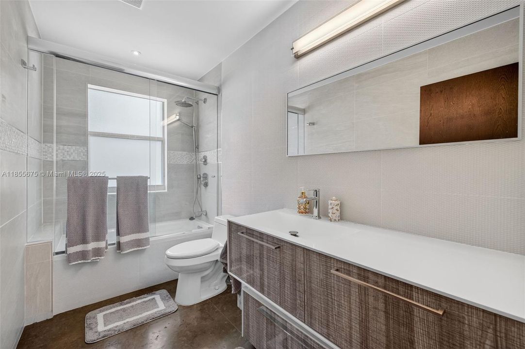 最近售出: $788,000 (2 贝兹, 2 浴室, 1976 平方英尺)