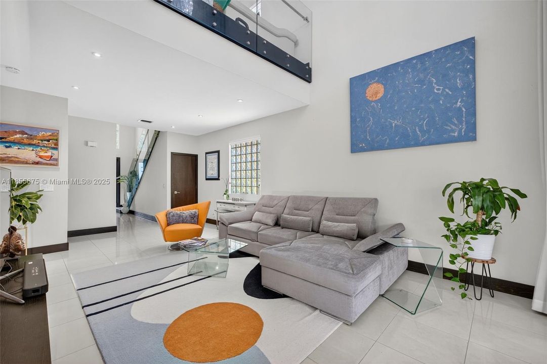 最近售出: $788,000 (2 贝兹, 2 浴室, 1976 平方英尺)