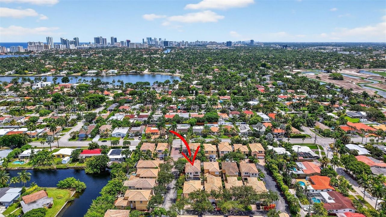 最近售出: $788,000 (2 贝兹, 2 浴室, 1976 平方英尺)