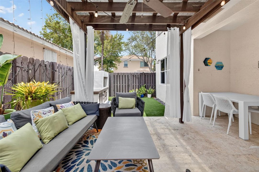 最近售出: $788,000 (2 贝兹, 2 浴室, 1976 平方英尺)