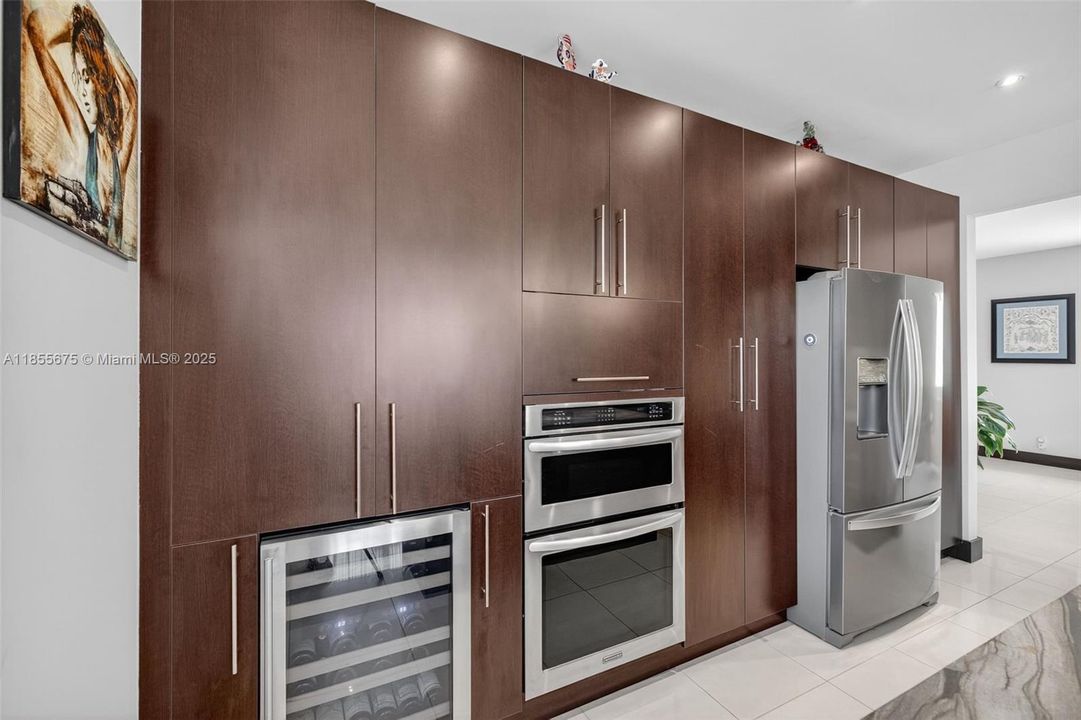 最近售出: $788,000 (2 贝兹, 2 浴室, 1976 平方英尺)