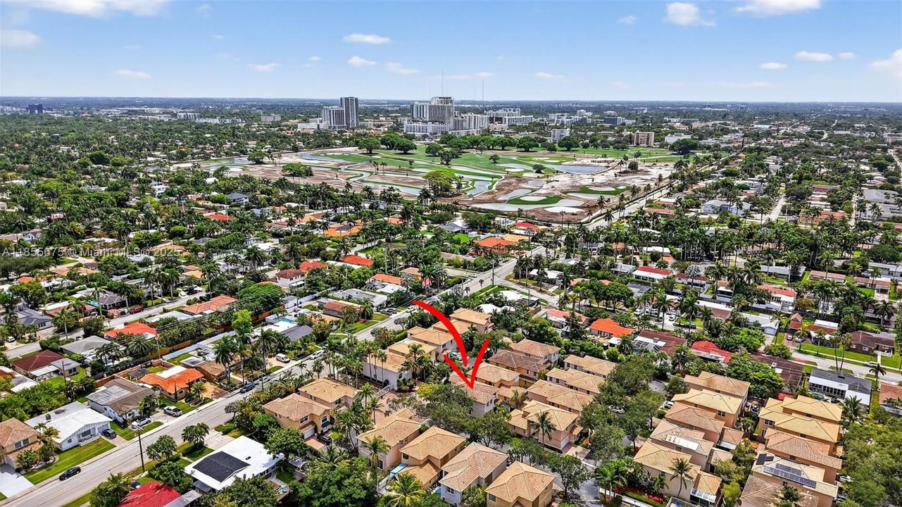 最近售出: $788,000 (2 贝兹, 2 浴室, 1976 平方英尺)