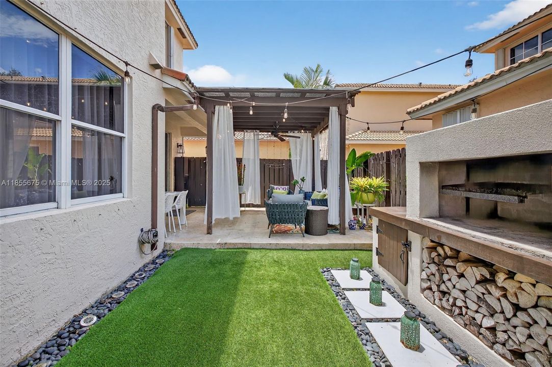 最近售出: $788,000 (2 贝兹, 2 浴室, 1976 平方英尺)