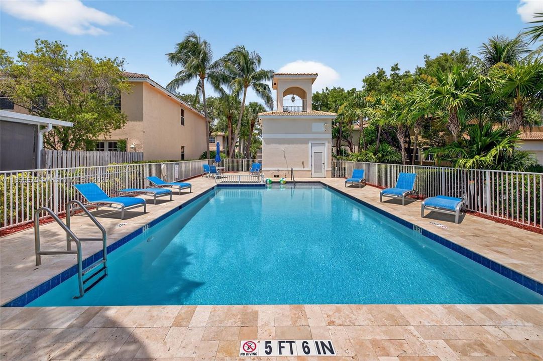 最近售出: $788,000 (2 贝兹, 2 浴室, 1976 平方英尺)