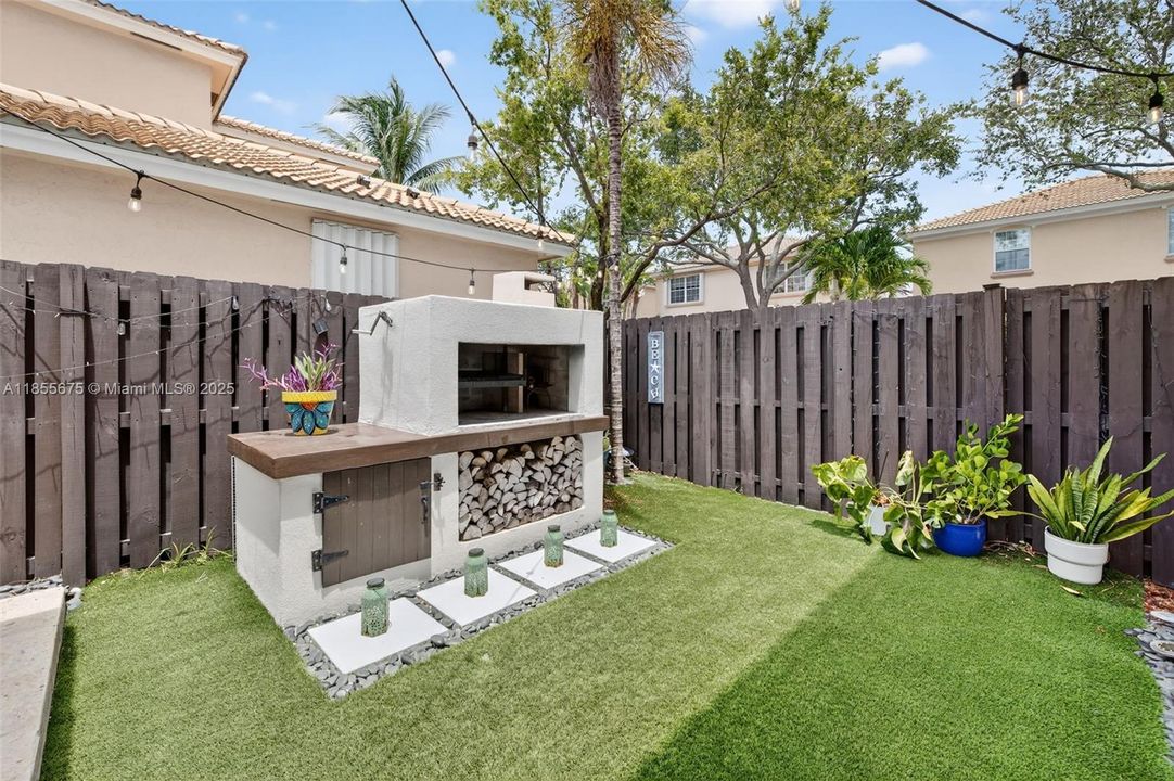 最近售出: $788,000 (2 贝兹, 2 浴室, 1976 平方英尺)