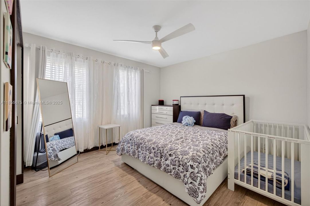 最近售出: $788,000 (2 贝兹, 2 浴室, 1976 平方英尺)