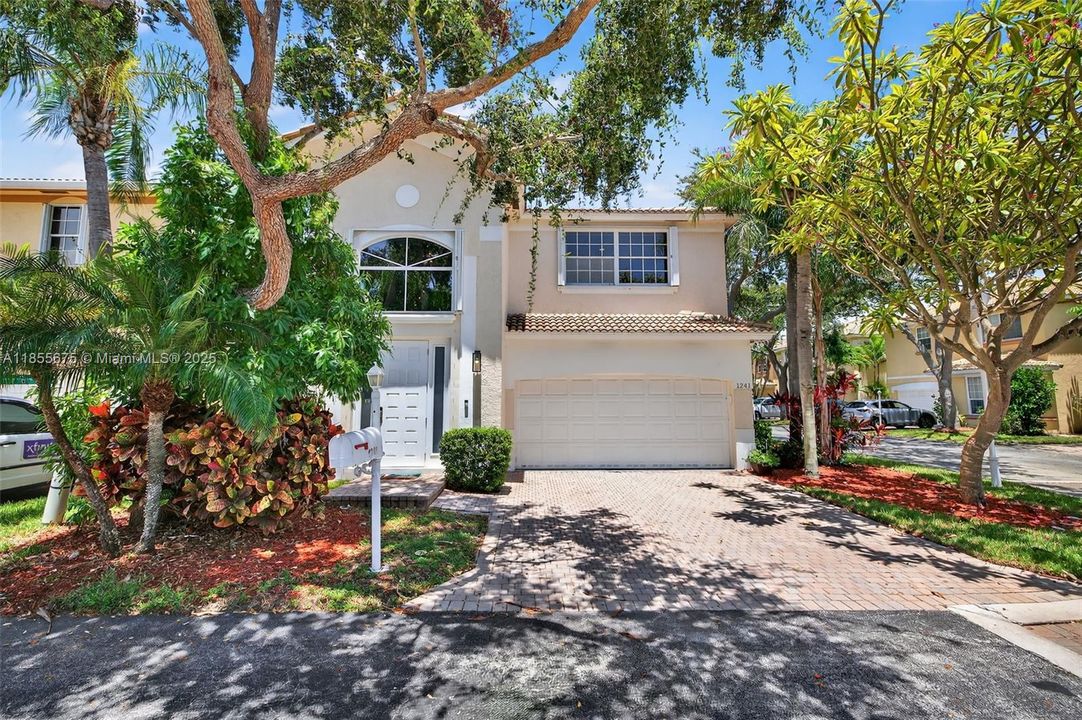 最近售出: $788,000 (2 贝兹, 2 浴室, 1976 平方英尺)